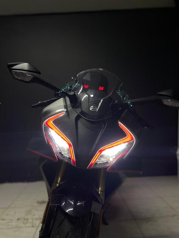 CF Moto 450SR Kırmızı Far Led Sticker Etiket Modeli