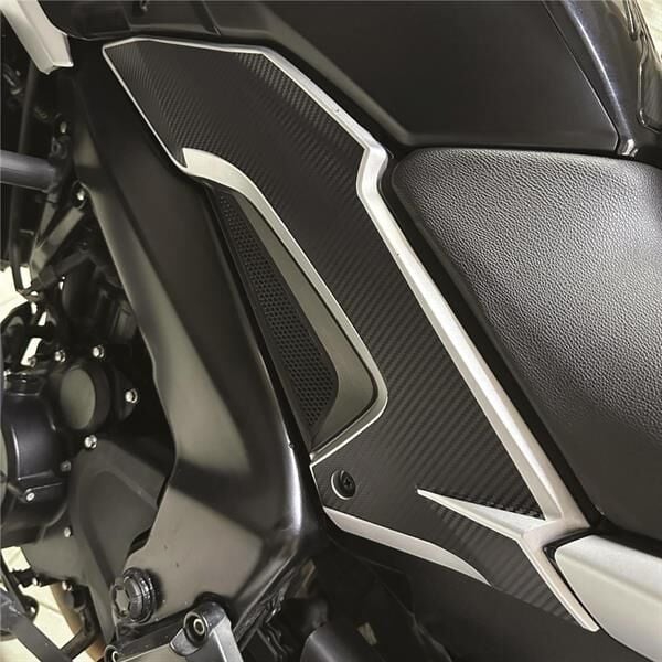 BAJAJ DOMINAR 250 / 400 KARBON ORTA ŞASE ÜSTÜ PLASTİK STICKER ETİKET MODELİ SET