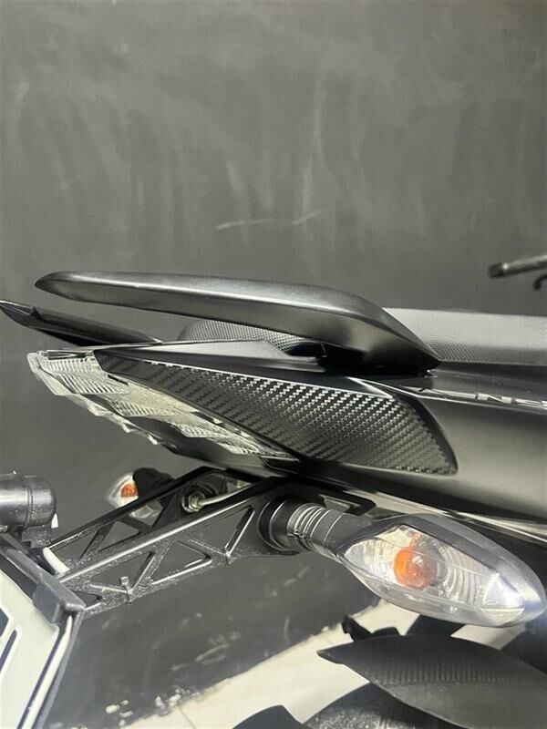 BAJAJ PULSAR NS200 KARBON ARKA KUYRUK STICKER ETİKET MODELİ