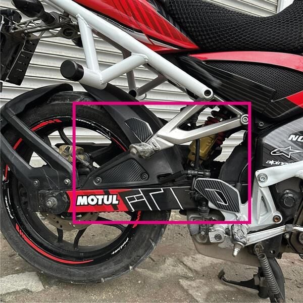 BAJAJ PULSAR NS200 KARBON ARTÇI / YAN AYAKLIK VE ARKA YAN ÇAMURLUK STICKER ETİKET MODELİ