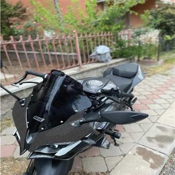BAJAJ PULSAR RS200 KARBON ÖN KAFA STICKER ETİKET MODELİ