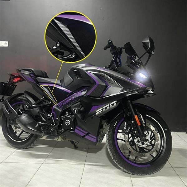 BAJAJ PULSAR RS200 KARBON ORTA BÖLÜM STICKER ETİKET MODELİ