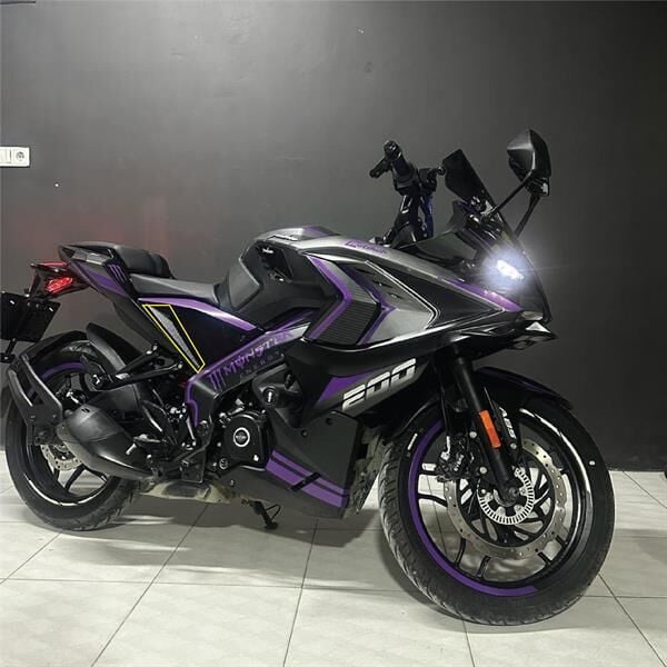 BAJAJ PULSAR RS200 KARBON ORTA BÖLÜM STICKER ETİKET MODELİ